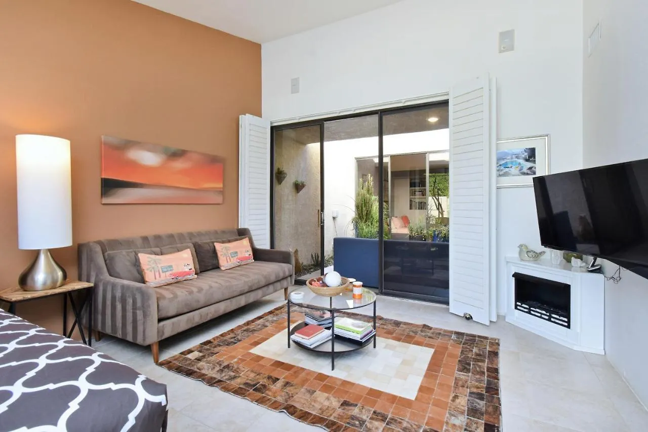 아파트 Sundance Villa Condo E Permit# 2845 팜 스프링스