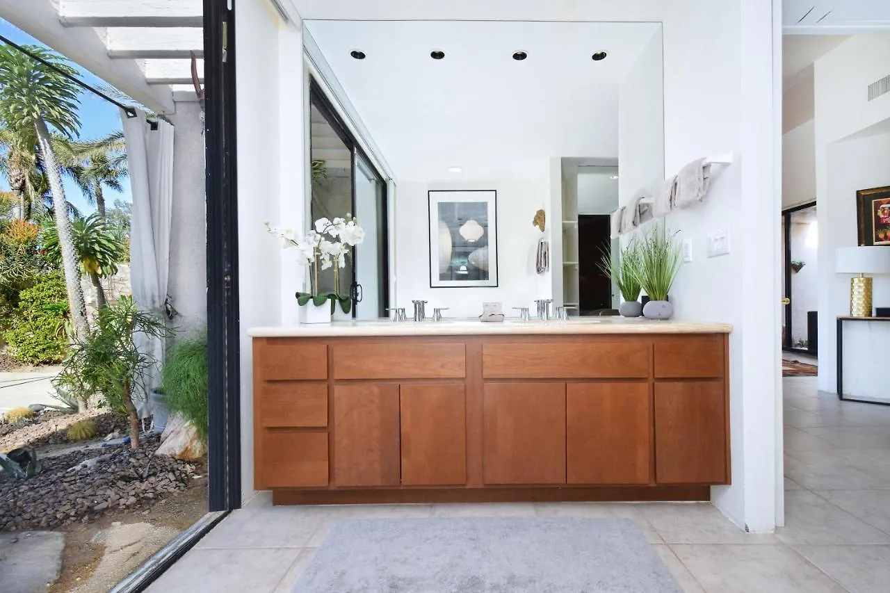 Sundance Villa Condo E Permit# 2845 팜 스프링스 아파트